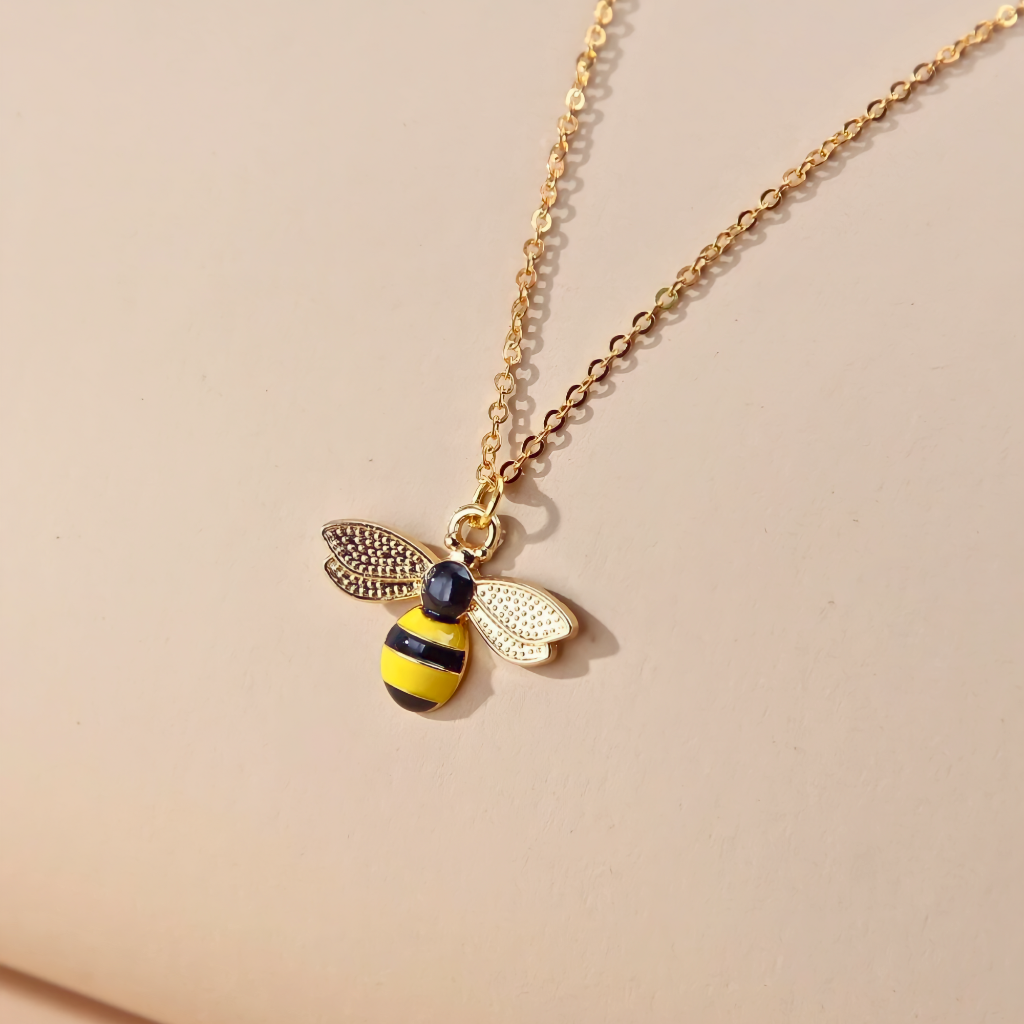 Collar Abejita