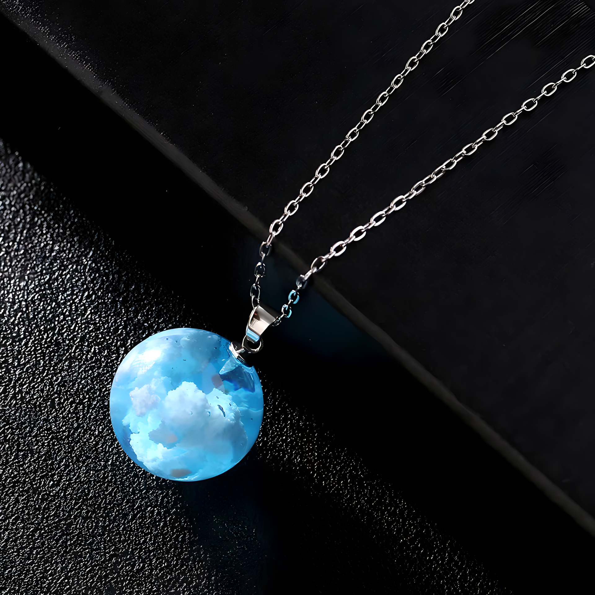 Collar Cloudy