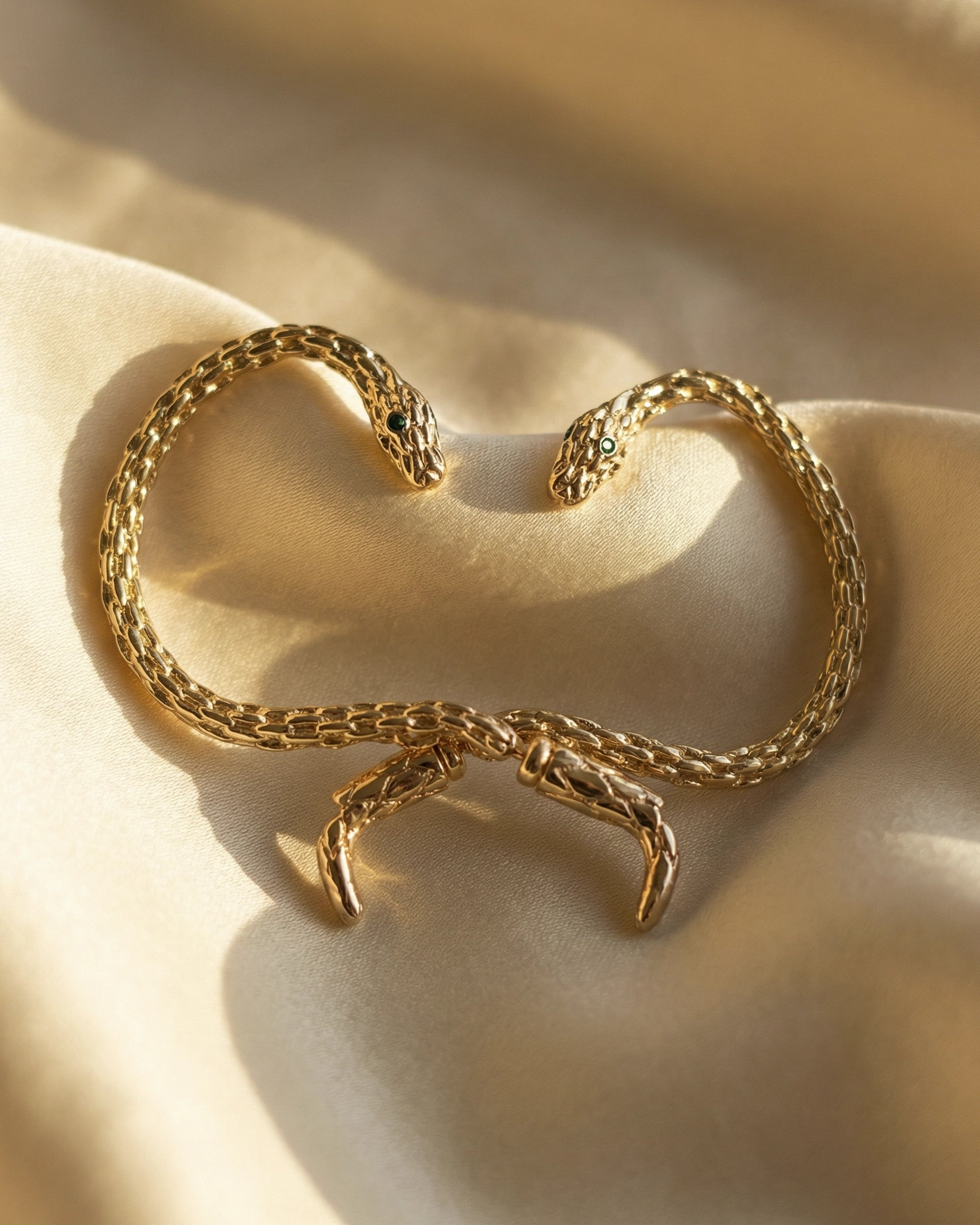 Aretes Honey Serpent – Pequeña, dorada, irresistible