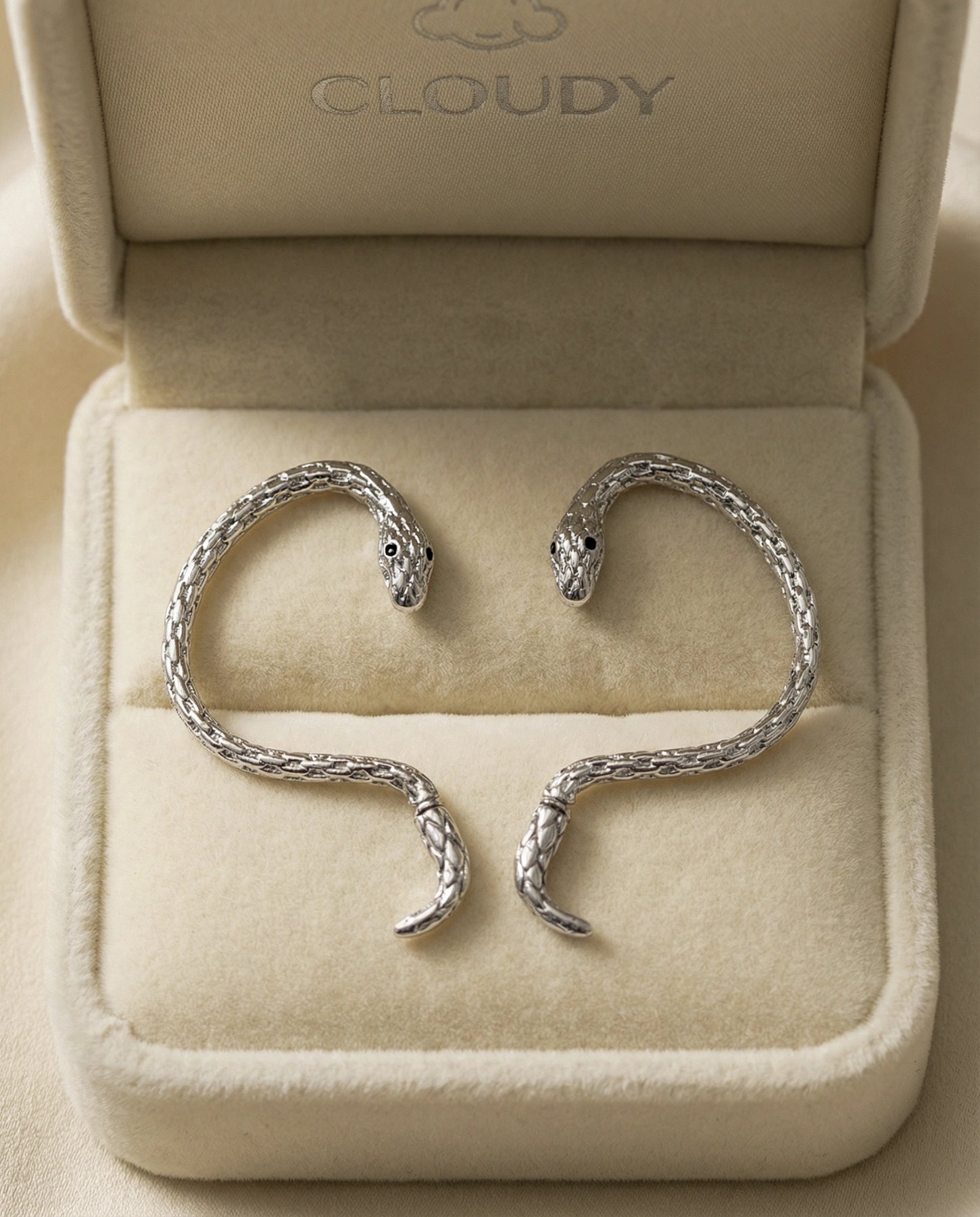 Aretes Venomé – Peligrosamente irresistible