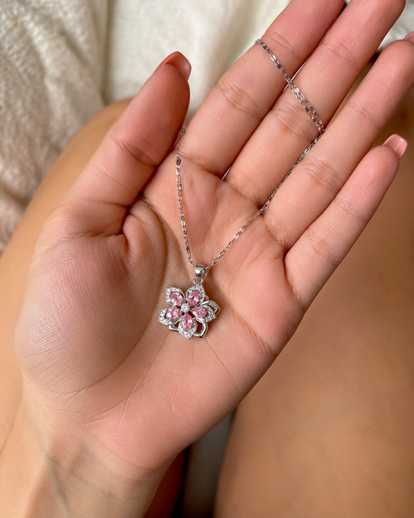 Collar Flor Giratoria – Gira y Brilla