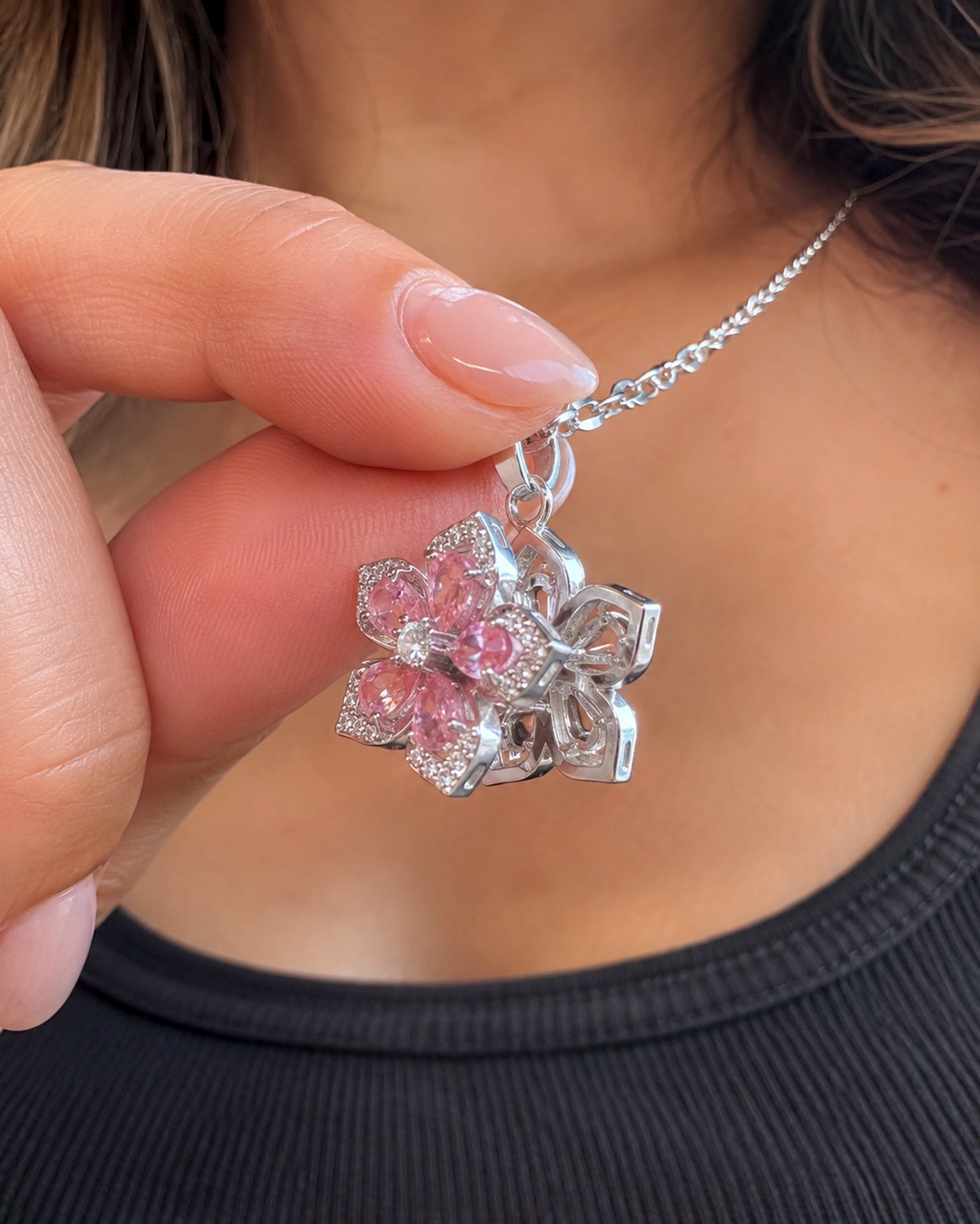 Collar Flor Giratoria – Gira y Brilla