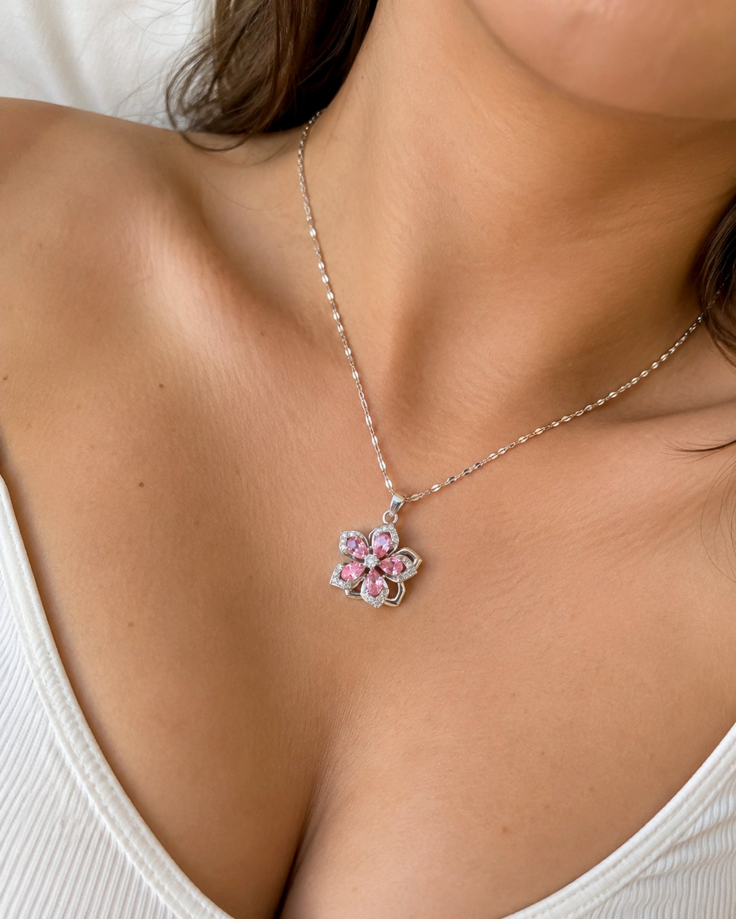 Collar Flor Giratoria – Gira y Brilla