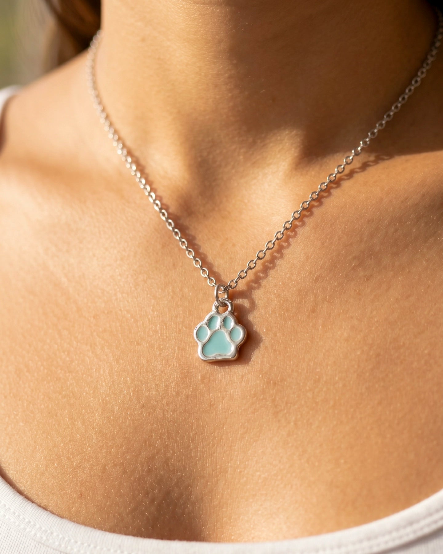 Collar Huellita – Brilla en la Oscuridad