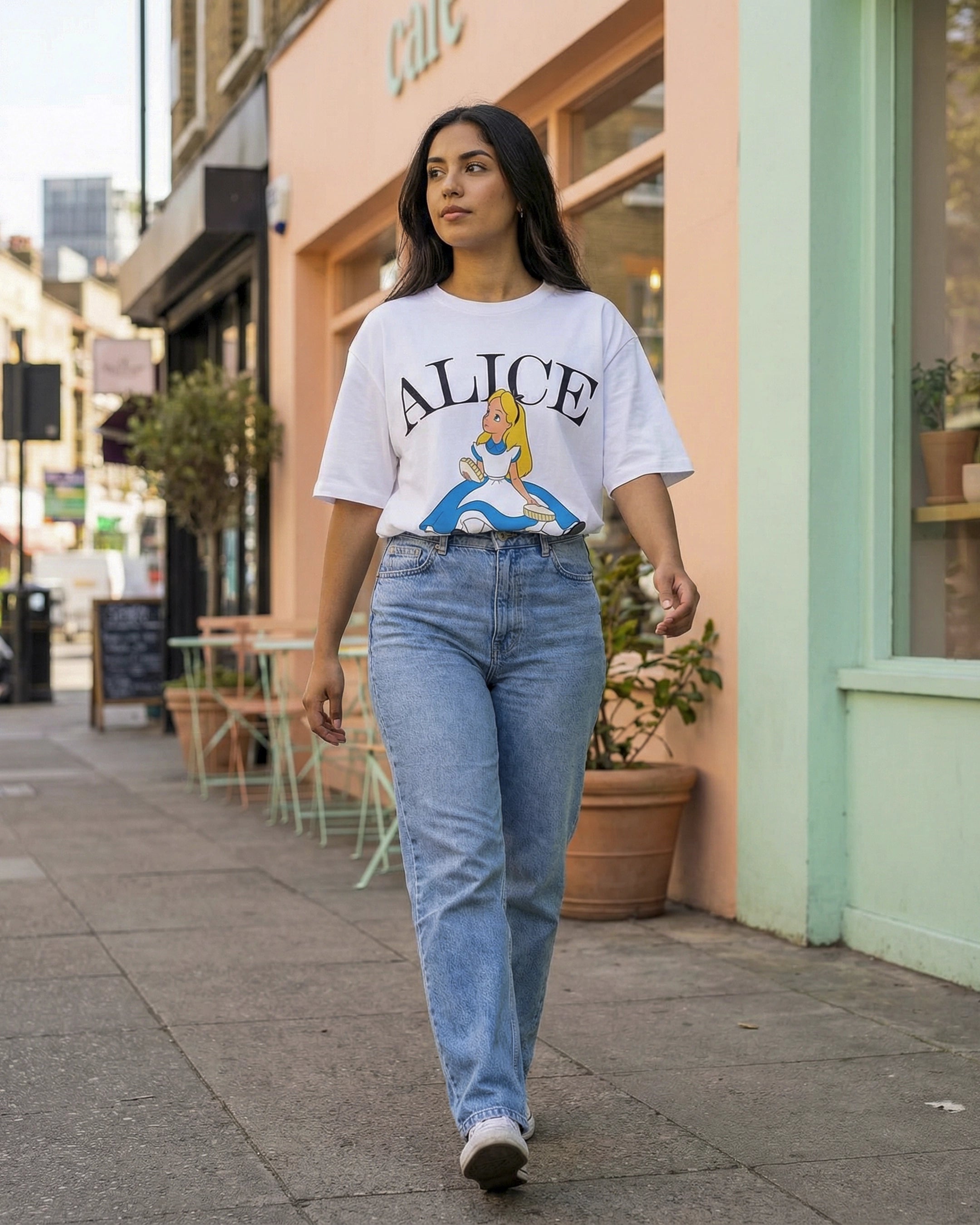 Playera Alicia – Un mundo de fantasía