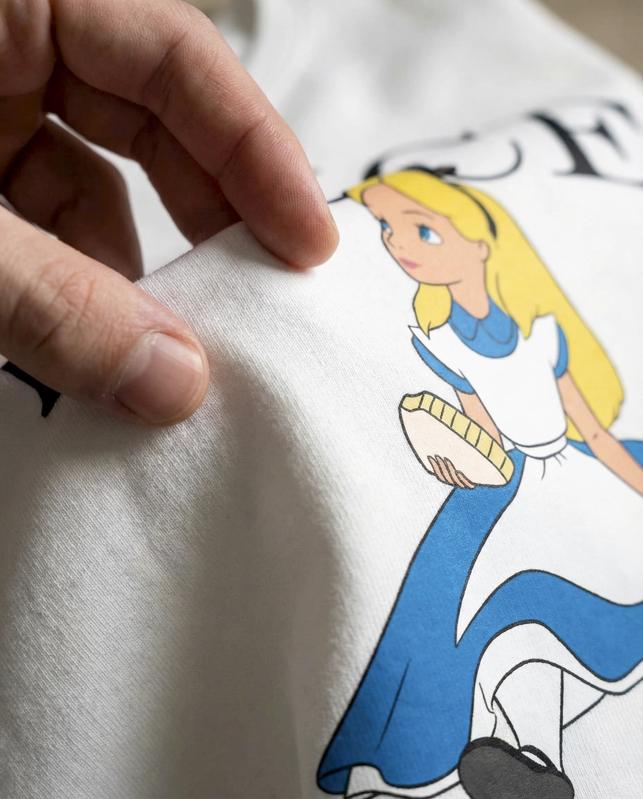 Playera Alicia – Un mundo de fantasía